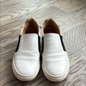 Ateliers White Slip-On Flats with Black Contrast and Elastic Fit